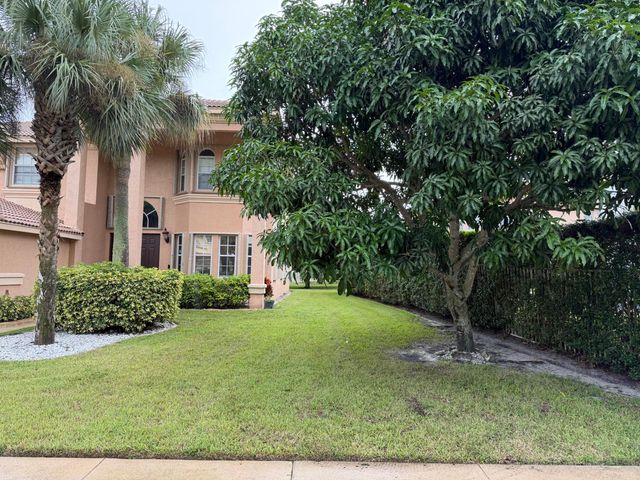 2243 RIDGEWOOD Circle, Royal Palm Beach, FL 33411