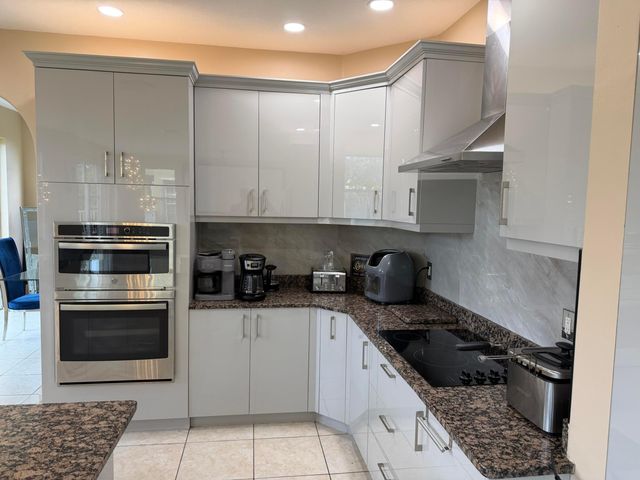 2243 RIDGEWOOD Circle, Royal Palm Beach, FL 33411