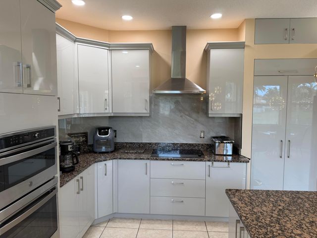 2243 RIDGEWOOD Circle, Royal Palm Beach, FL 33411