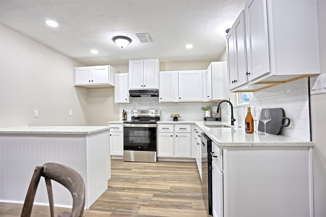 704 Natchez River Circle, Conroe, TX 77316