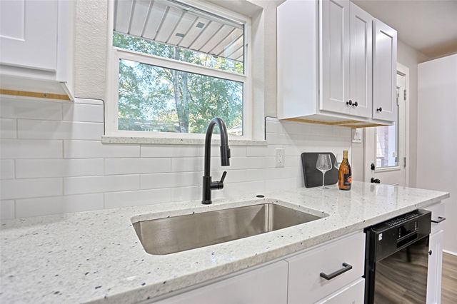 704 Natchez River Circle, Conroe, TX 77316