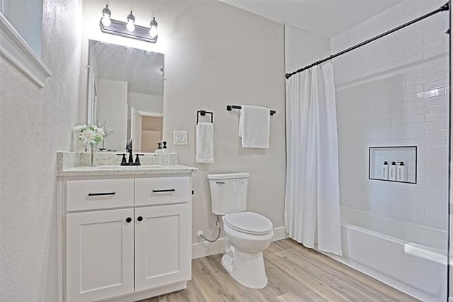 704 Natchez River Circle, Conroe, TX 77316