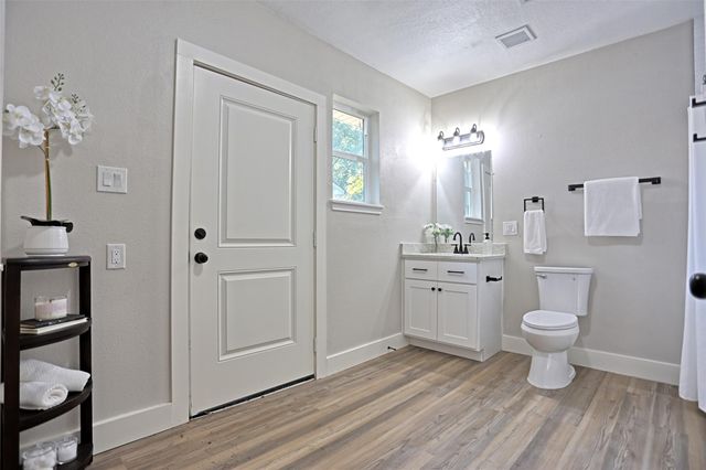 704 Natchez River Circle, Conroe, TX 77316