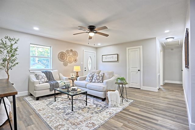 704 Natchez River Circle, Conroe, TX 77316
