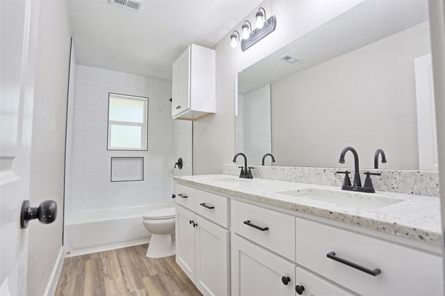 704 Natchez River Circle, Conroe, TX 77316
