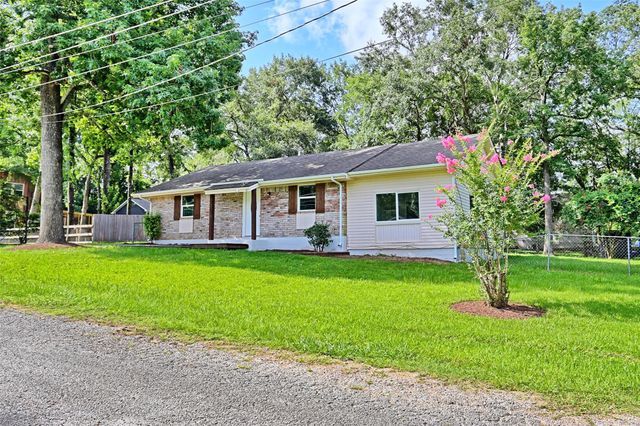 704 Natchez River Circle, Conroe, TX 77316