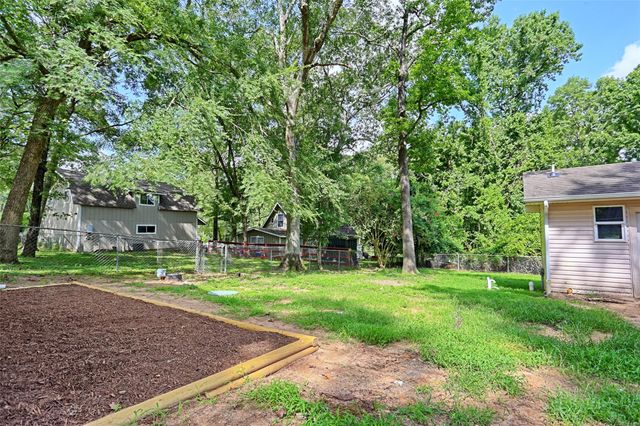 704 Natchez River Circle, Conroe, TX 77316