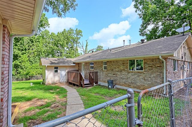 704 Natchez River Circle, Conroe, TX 77316