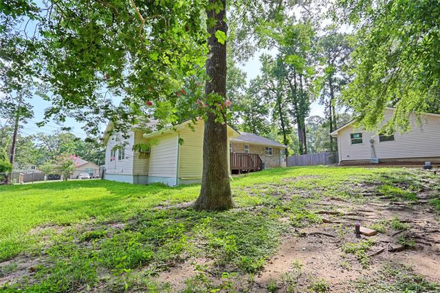 704 Natchez River Circle, Conroe, TX 77316
