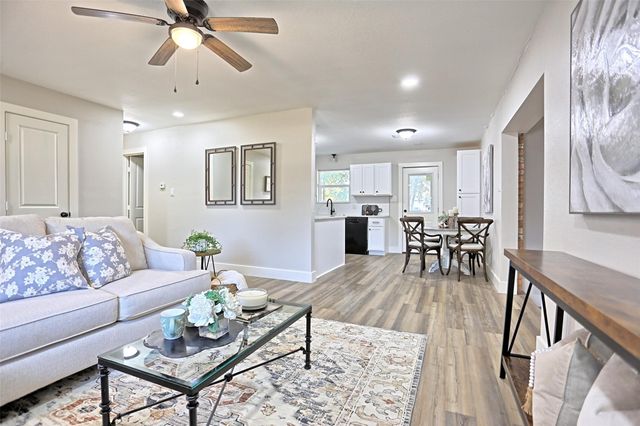 704 Natchez River Circle, Conroe, TX 77316
