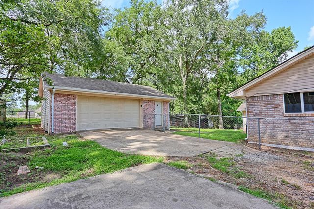 704 Natchez River Circle, Conroe, TX 77316