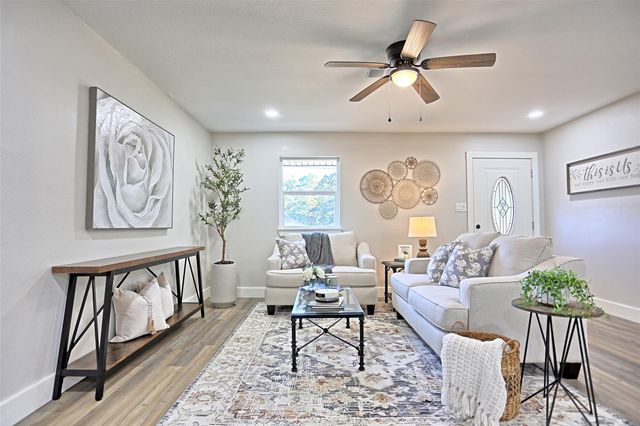 704 Natchez River Circle, Conroe, TX 77316