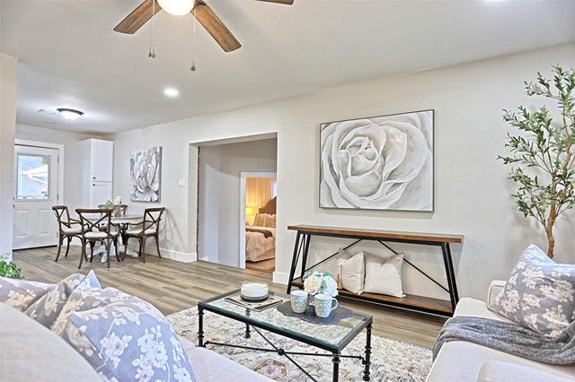 704 Natchez River Circle, Conroe, TX 77316