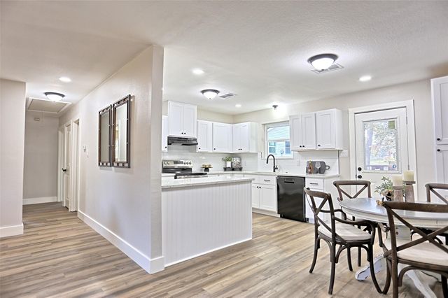 704 Natchez River Circle, Conroe, TX 77316