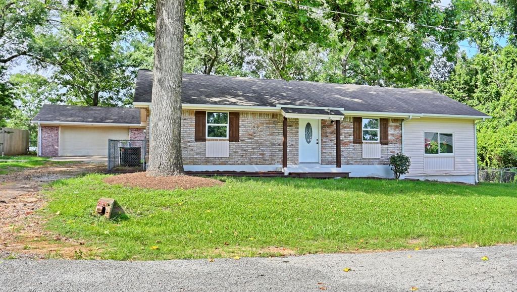 704 Natchez River Circle, Conroe, TX 77316