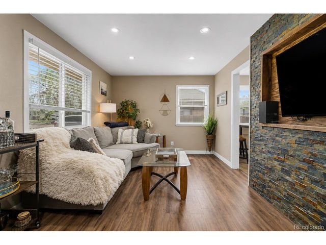 795 Ironton St, Aurora, CO 80010