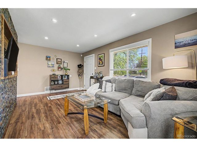 795 Ironton St, Aurora, CO 80010