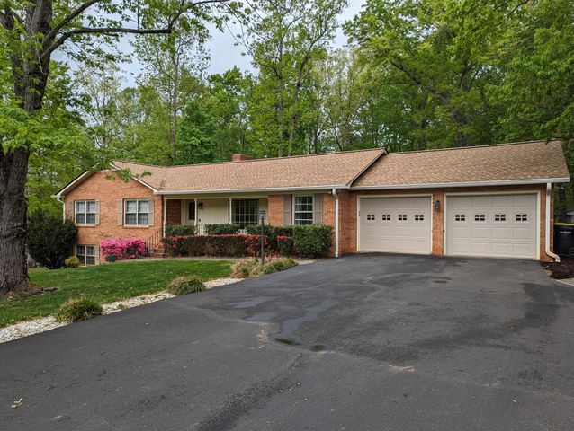 130 Oxford CIR, Rocky Mount, VA 24151
