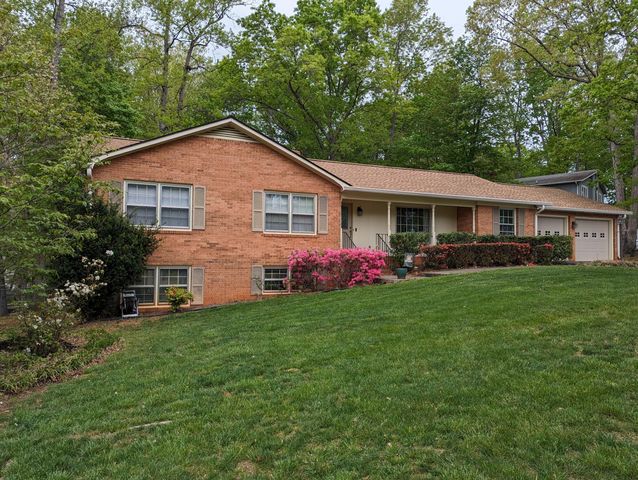 130 Oxford CIR, Rocky Mount, VA 24151