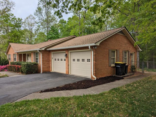 130 Oxford CIR, Rocky Mount, VA 24151