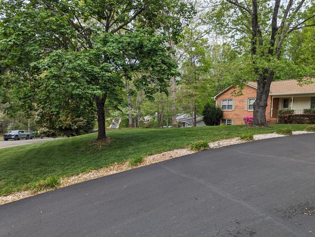130 Oxford CIR, Rocky Mount, VA 24151