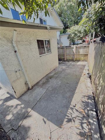 151 NW 17th Pl 3, Miami, FL 33125