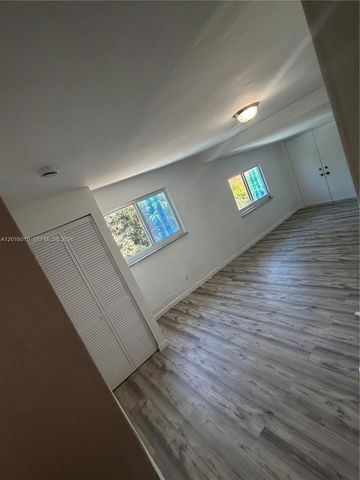 151 NW 17th Pl 3, Miami, FL 33125