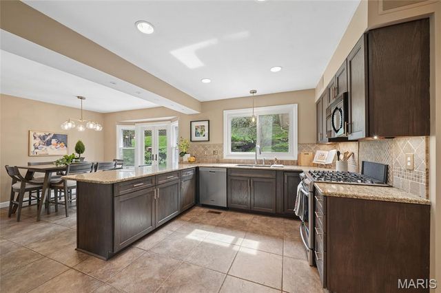 605 Waterford Ridge Court, Ballwin, MO 63021