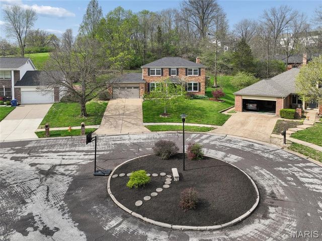 605 Waterford Ridge Court, Ballwin, MO 63021