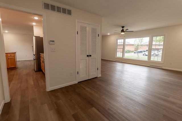 1022 QUEEN ANN DR, Columbia, MO 65201