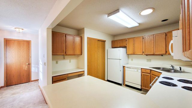 48 Thompson Avenue W 40, West Saint Paul, MN 55118