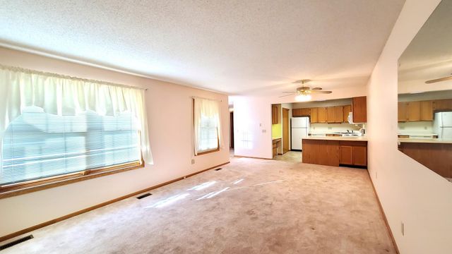 48 Thompson Avenue W 40, West Saint Paul, MN 55118