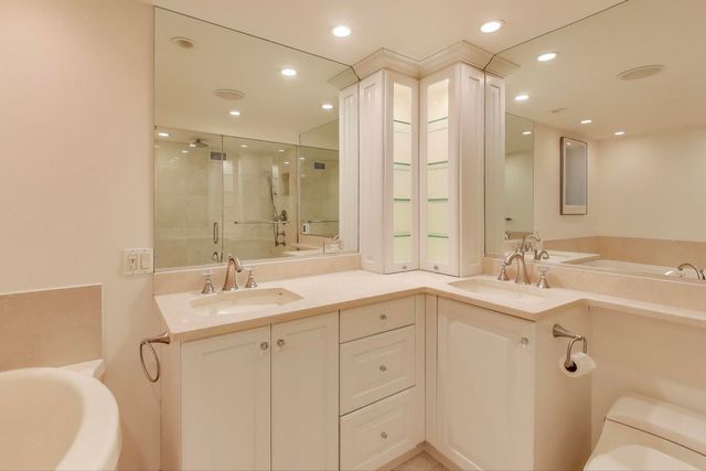 1440 N Lake Shore Drive 5D, Chicago, IL 60610