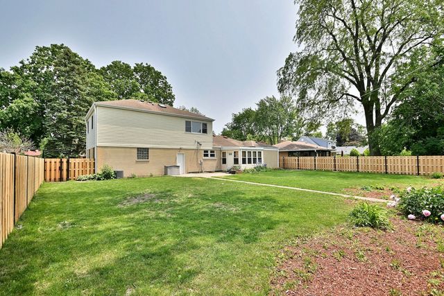 8318 Kilbourn Avenue, Skokie, IL 60076