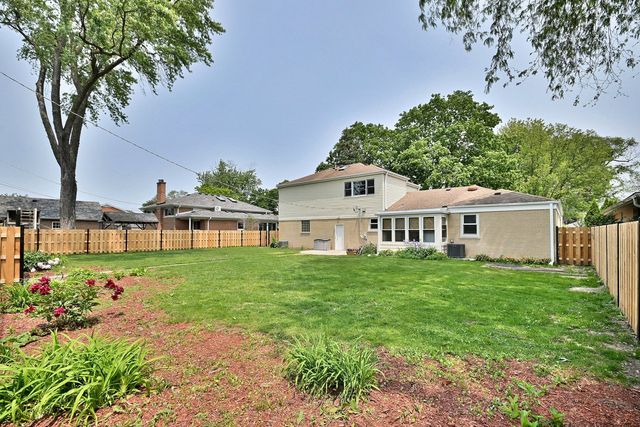 8318 Kilbourn Avenue, Skokie, IL 60076