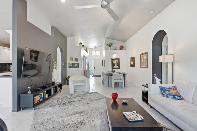 6797 Castlemaine Avenue, Boynton Beach, FL 33437