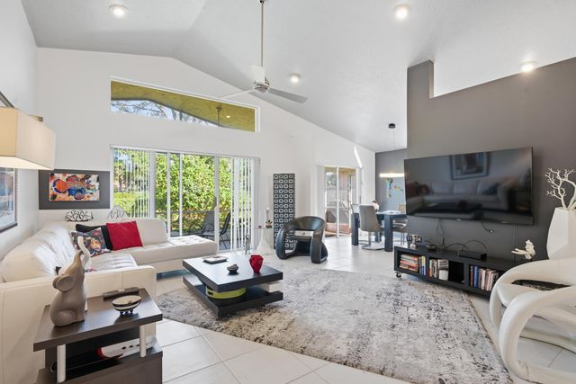 6797 Castlemaine Avenue, Boynton Beach, FL 33437