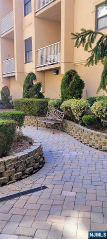 8915 Bergenwood Avenue 4, North Bergen, NJ 07047