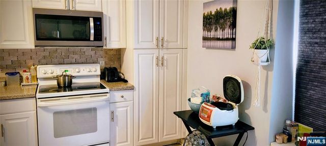 8915 Bergenwood Avenue 4, North Bergen, NJ 07047