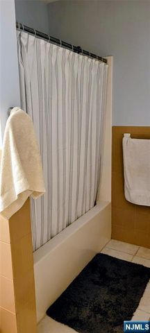 8915 Bergenwood Avenue 4, North Bergen, NJ 07047