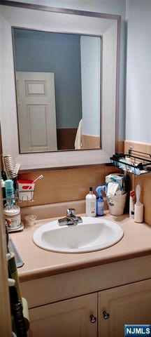 8915 Bergenwood Avenue 4, North Bergen, NJ 07047