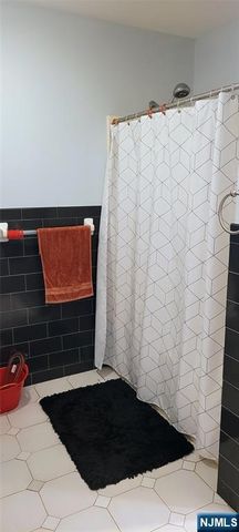 8915 Bergenwood Avenue 4, North Bergen, NJ 07047