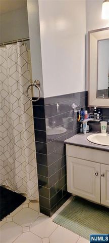 8915 Bergenwood Avenue 4, North Bergen, NJ 07047