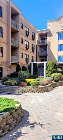 8915 Bergenwood Avenue 4, North Bergen, NJ 07047