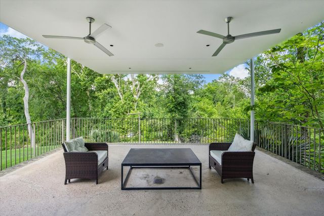 9 Pinehill Lane, Houston, TX 77019