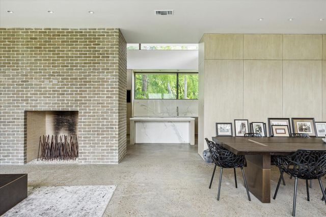 9 Pinehill Lane, Houston, TX 77019