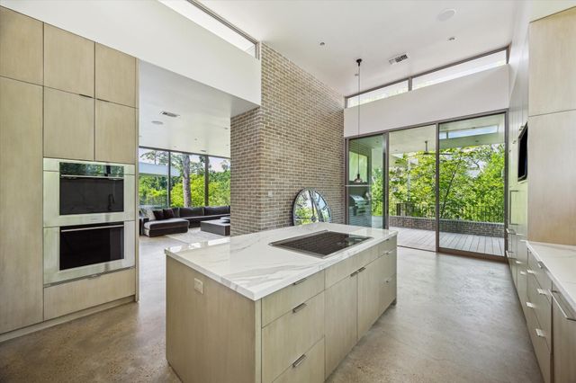 9 Pinehill Lane, Houston, TX 77019