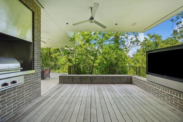 9 Pinehill Lane, Houston, TX 77019