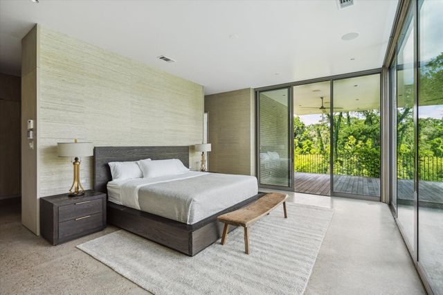 9 Pinehill Lane, Houston, TX 77019