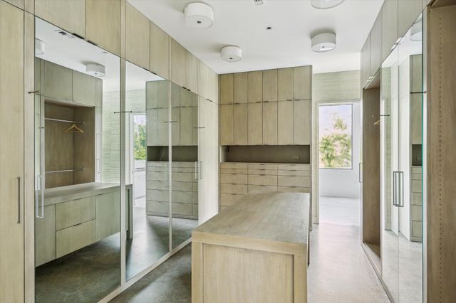 9 Pinehill Lane, Houston, TX 77019